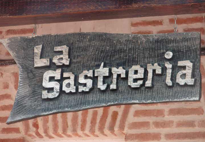 Letrero La Sastrería